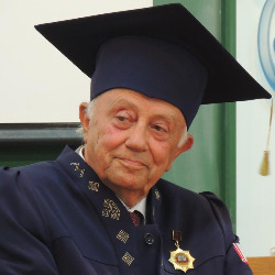 Джордж Витулкас. Учёные звания